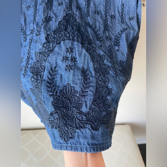 Twik sleeveless embroidered tank top Small 18.5” ptp - Picture 7 of 9